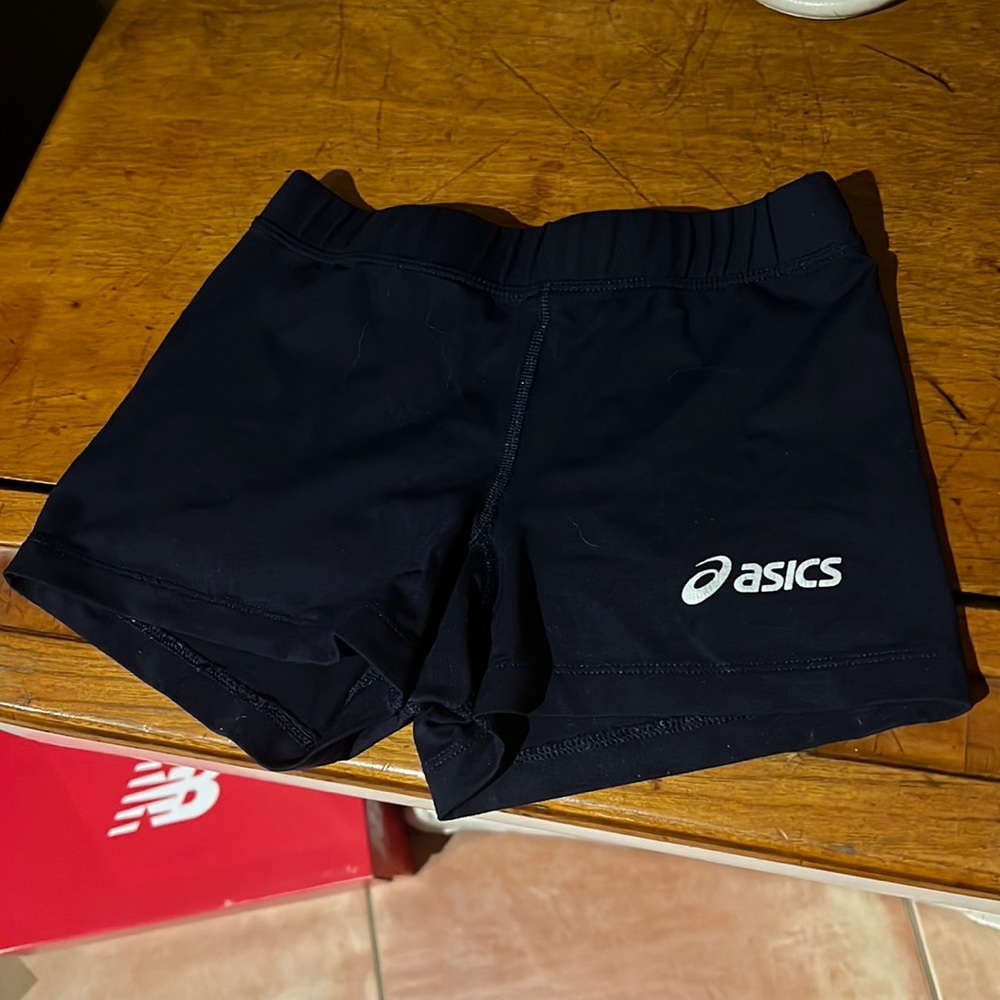2xs ASICS shorts